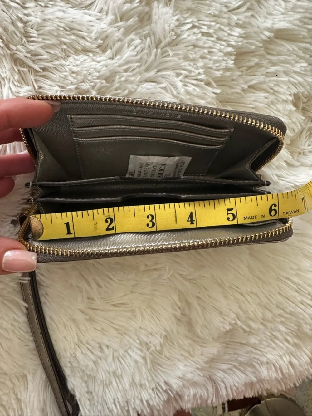 Michael Kors Women's Metallic Silver Multi Function Phone Case- Wristlet NWT